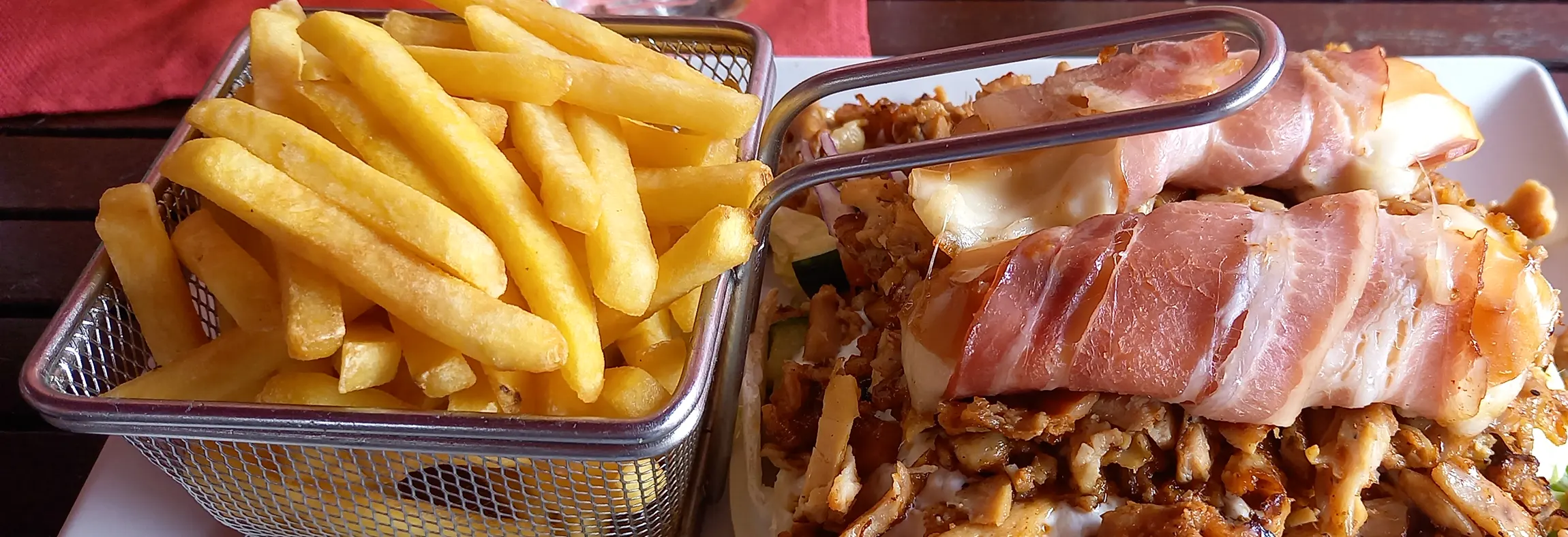 Gondűző étterem és pizzeria - Visegrád