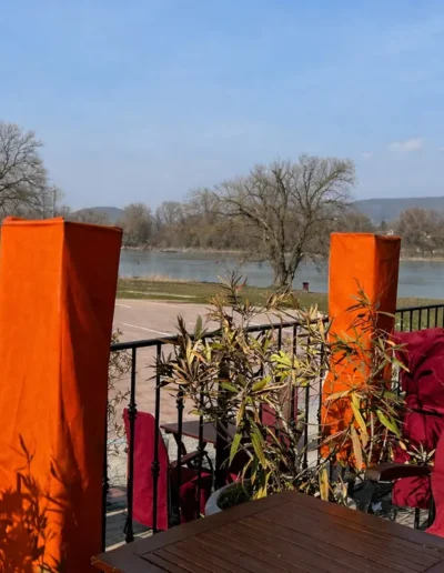 Gondűző étterem és pizzéria - Visegrád - terasz