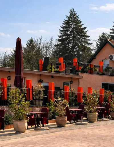 Gondűző étterem és pizzéria - Visegrád - terasz